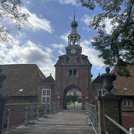 Am Denkmal Hage